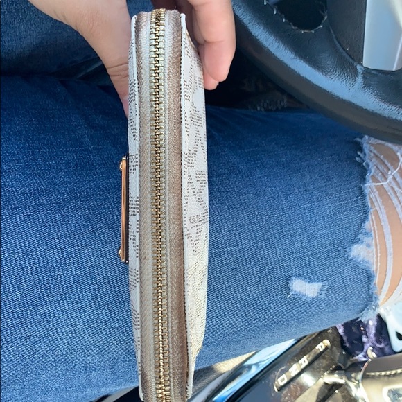 Michael Kors Wallet - Picture 2 of 3